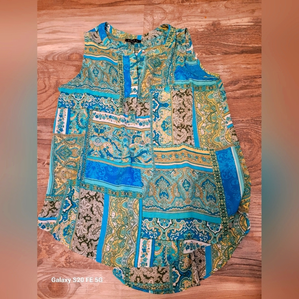 Sleevless Sami and Jo blosuse Medium